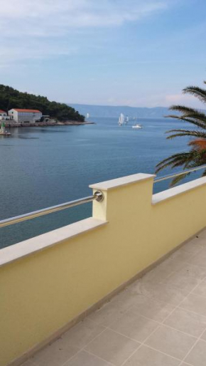 Sea view apartment near the beach 1-Jelsa center